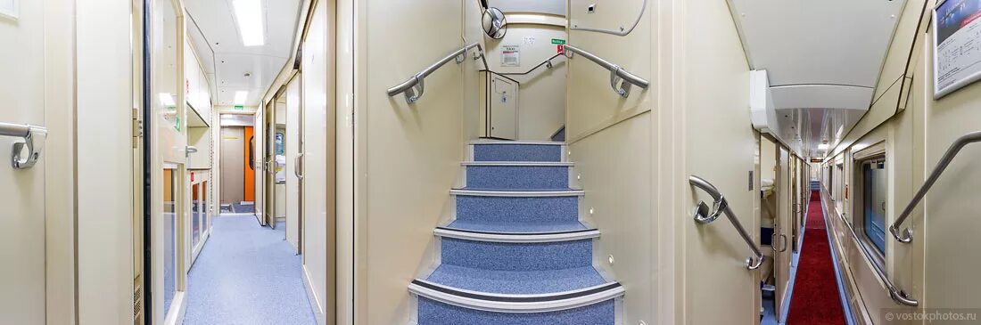 Поезд северная пальмира москва санкт-петербург. Московский вокзал поезда красная стрела. Поезд 005а санкт-петербург москва двухэтажный. Поезд 005а двухэтажный санкт-петербург. Бетанкур поезд двухэтажный.