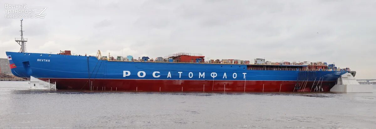 Судно якутия. Атомный ледокол якутия 22220. Урал атомный ледокол проекта 22220. Ледокол судно. Баржа.
