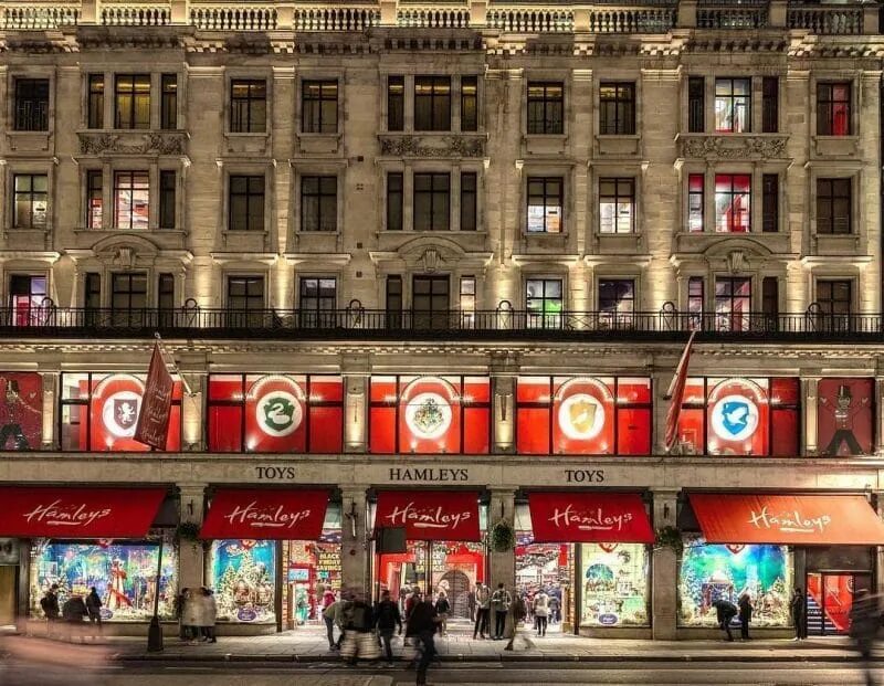 Hamleys london. Hamleys магазин игрушек в Лондоне. Hamley's магазин в Лондоне. Хэмлис в Лондоне. Hamleys Toy shop in London.