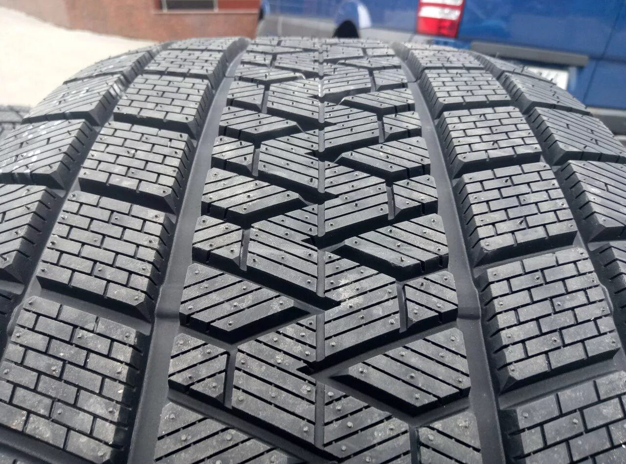 Резина липучка всесезонная r14 nokian. Bridgestone blizzak. Pirelli 225/55 r17 зима. Резина зимняя липучка nokia nhapeliitta. Шины 225/55 r19 ханкук.