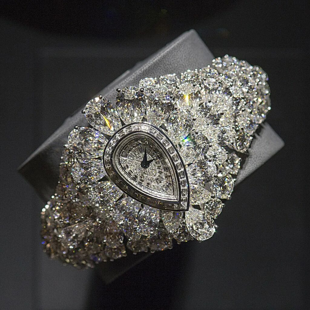 Украшения с бриллиантами first class diamonds. Графф Даймондс часы. Graff часы с бриллиантами. Часы Graff fascination. Графф Даймондс самые дорогие часы.