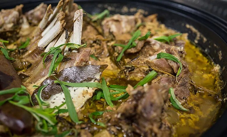 Баранина с тархуном. Мясо с тархуном. баранина в йогурте. баранина в йогурте по киргизски.
