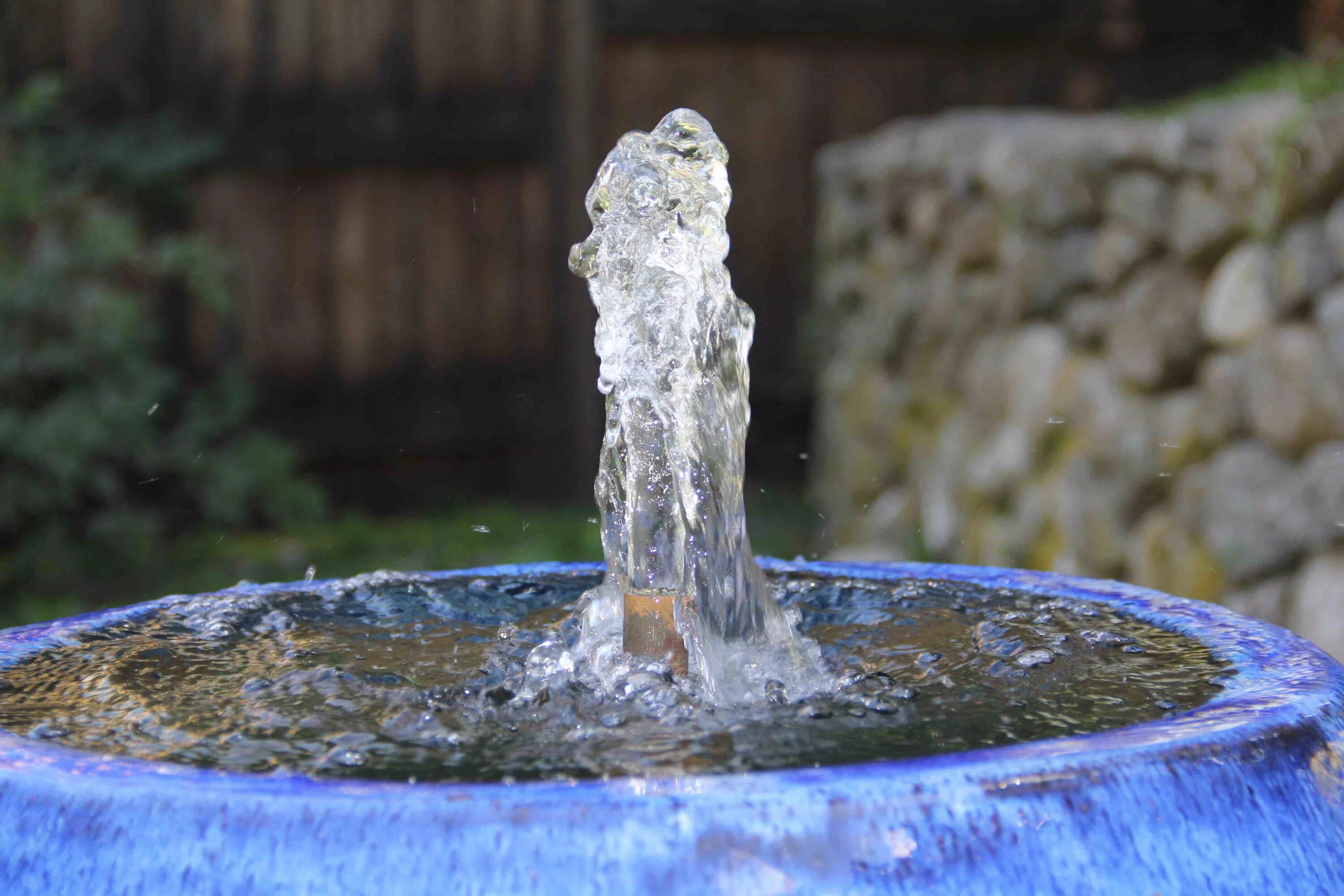 Water fountain перевод на русский. Струя воды фонтан. Источник воды. Вода в фонтане. Струя фонтана.