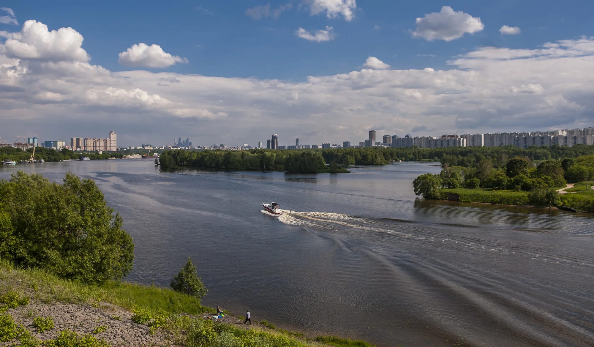 На какой реке стоит город курган. Река возле Минска. Река рядом с Киевом. Какая река в Гомеле. Угледар река.