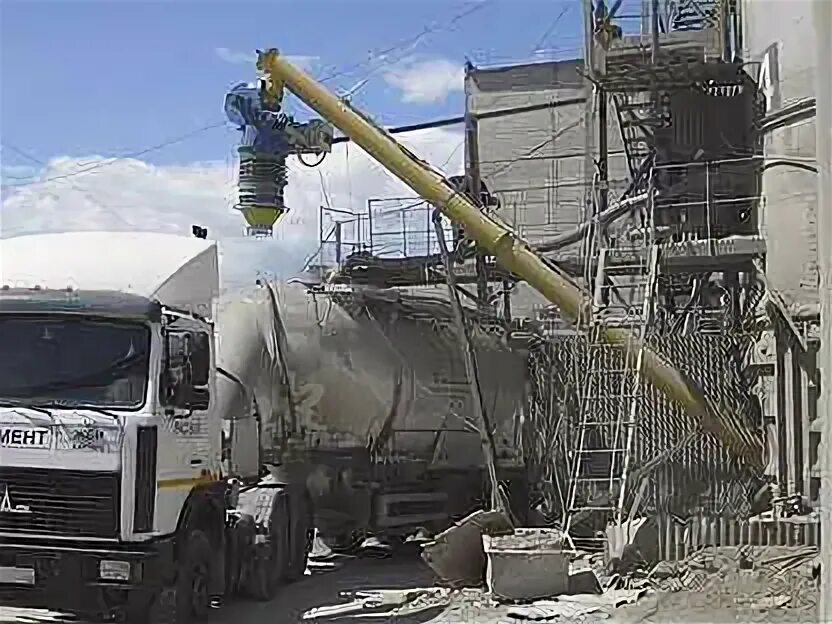 Разгрузка силоса цемента в автоцементовозы. Силосование кормов. Выгрузка силоса. Выгрузка силоса. Элкон бетонный завод 430 силос.