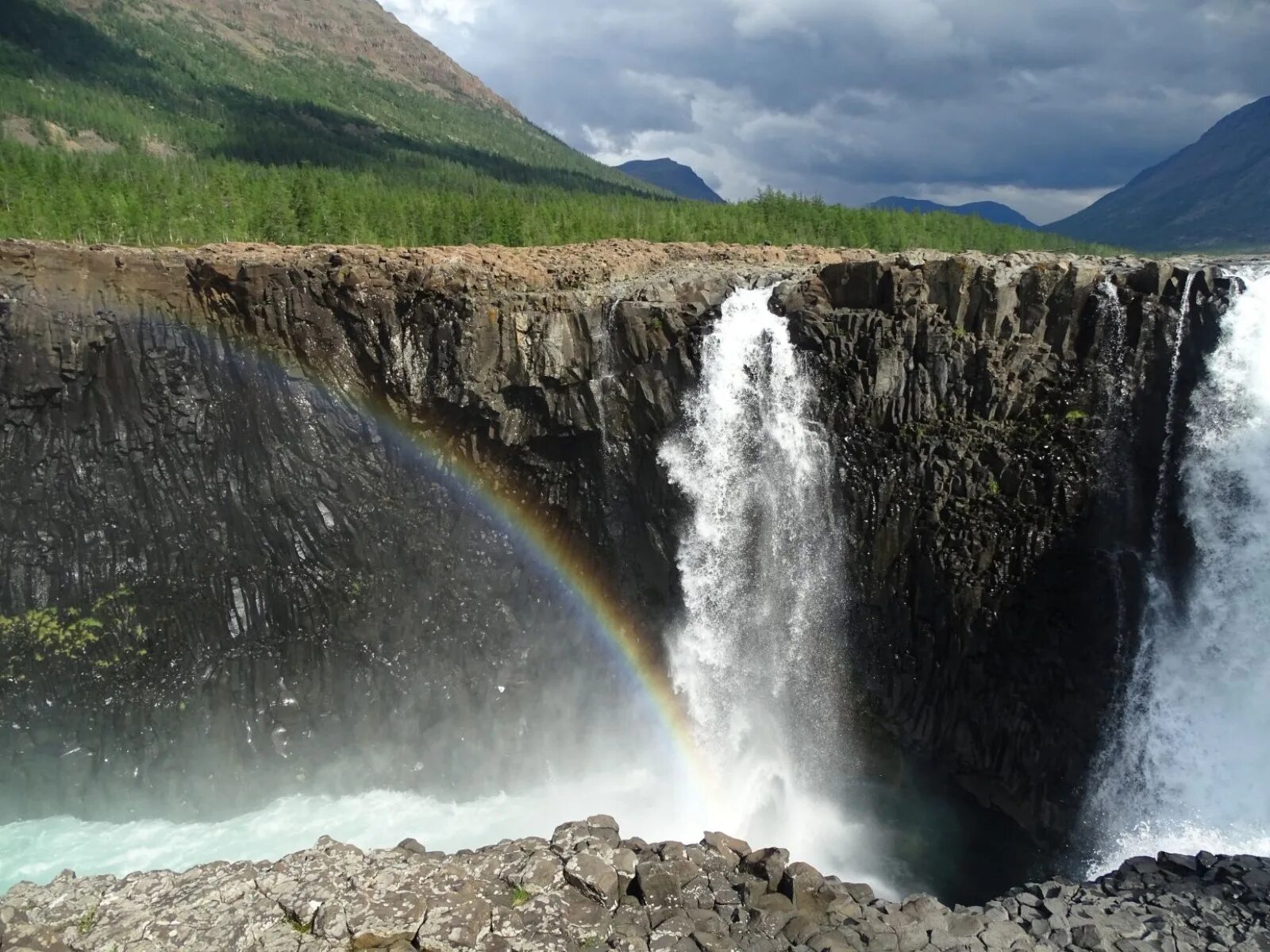 Какие водопады в россии. Водопад Южный Нералах плато Путорана. Тальниковый водопад Путорана. Водопад 55 плато Путорана. Тальниковый водопад водопады России.