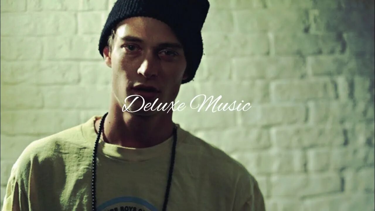 Кравц 2022. Ну и катись ты кравц. Кравц фото. Картина катись к х. Как называются очки в клипе глупый молодой на мели.