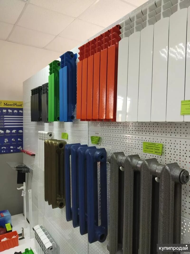 Радиаторы томск купить. Цветные батареи. Радиаторы цветные. Цветные батареи отопления. Биметаллические радиаторы цветные.