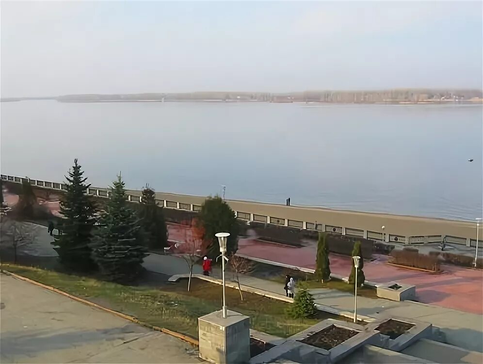 Набережная самары весной. Полевой спуск набережной самара. Самара набережная пляж. Первомайский спуск самара. Первомайский спуск самара.