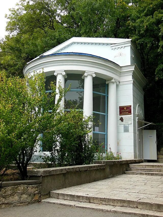 Лермонтовский бювет в железноводске. Лермонтовский источник в железноводске. Славяновский бювет железноводск. Лермонтовский бювет в железноводске. Лермонтовский бювет в железноводске.