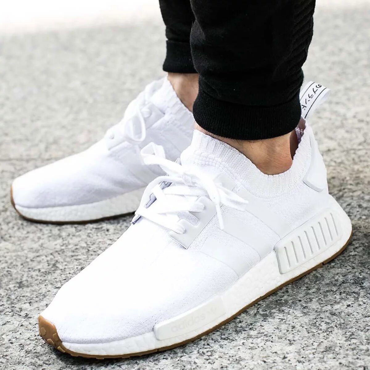 Мужские кроссовки алматы. Adidas NMD r1 White. Adidas NMD r1 Primeknit. Адидас НМД белые. Адидас NMD r1 мужские белые.