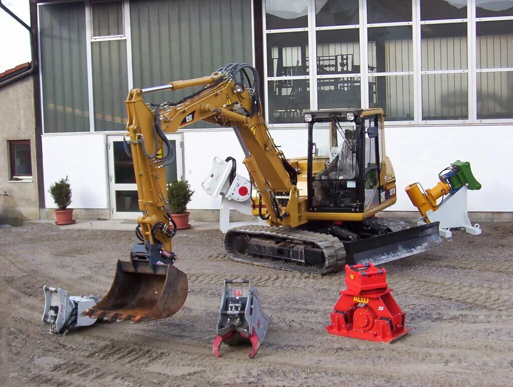 Мини экскаватор москва. Мини экскаватор москва. Миниэкмкаватор сумито. Мини экскаватор кубота. Мини экскаватор jcb 8014 cts с.