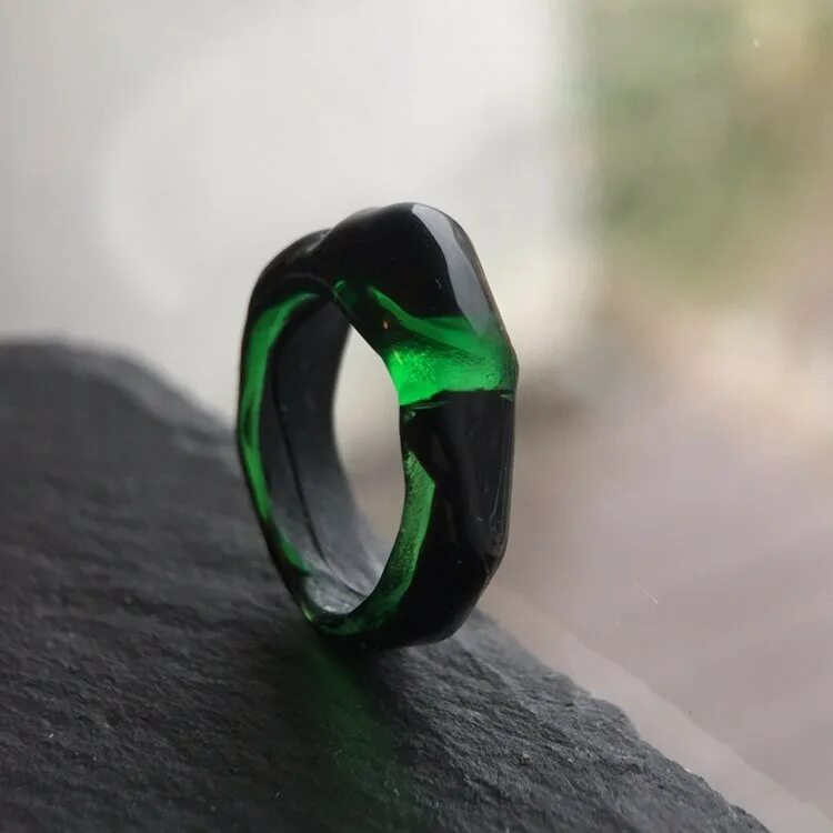 Ring glasses. Кольца из стекла. Стеклянное кольцо. Кольцо зеленое из стекла. Кольцо с зеленым стеклом.