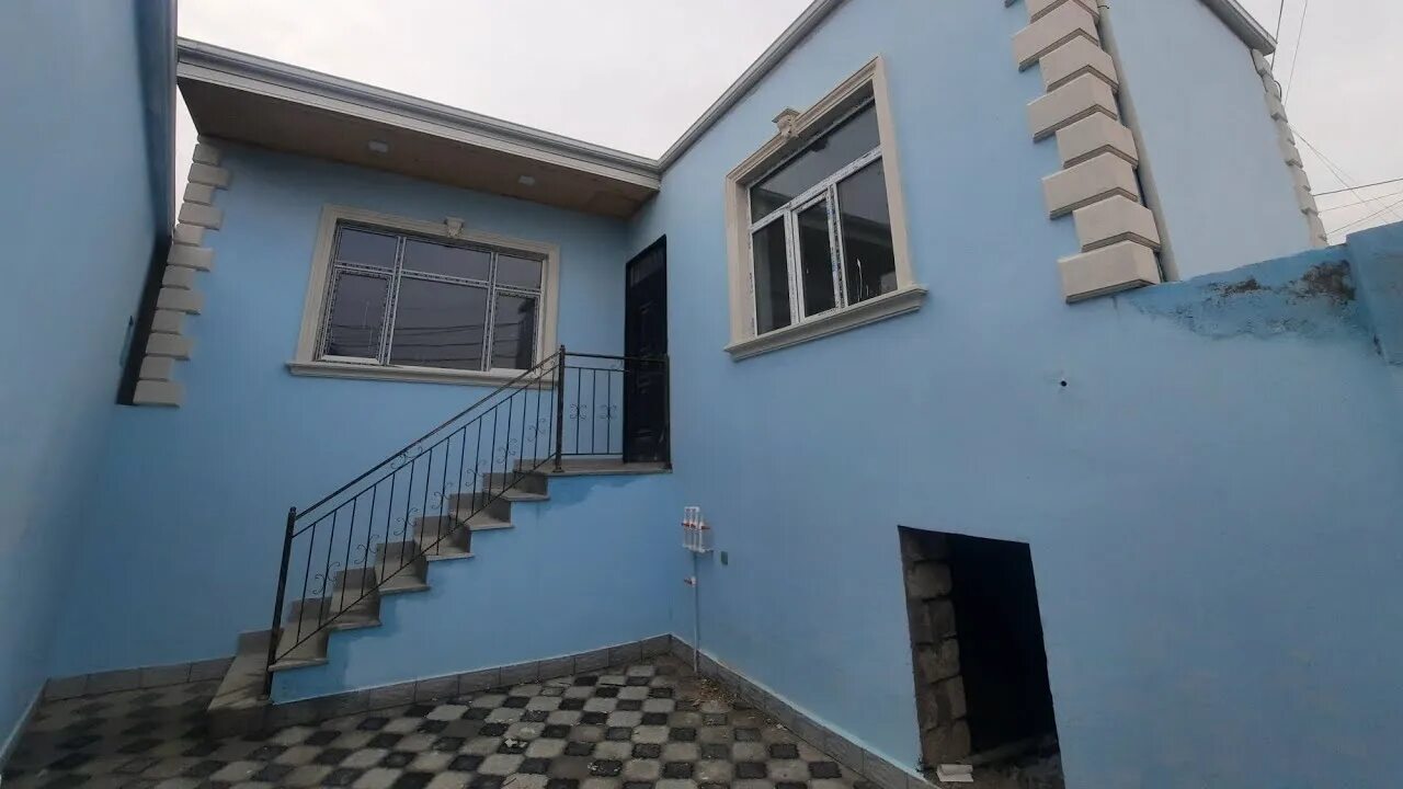 Alqi sqi. Emlak az. 2mərtəbəli ev. Kiraye. Азербайджана bakida heyet evi satilir.