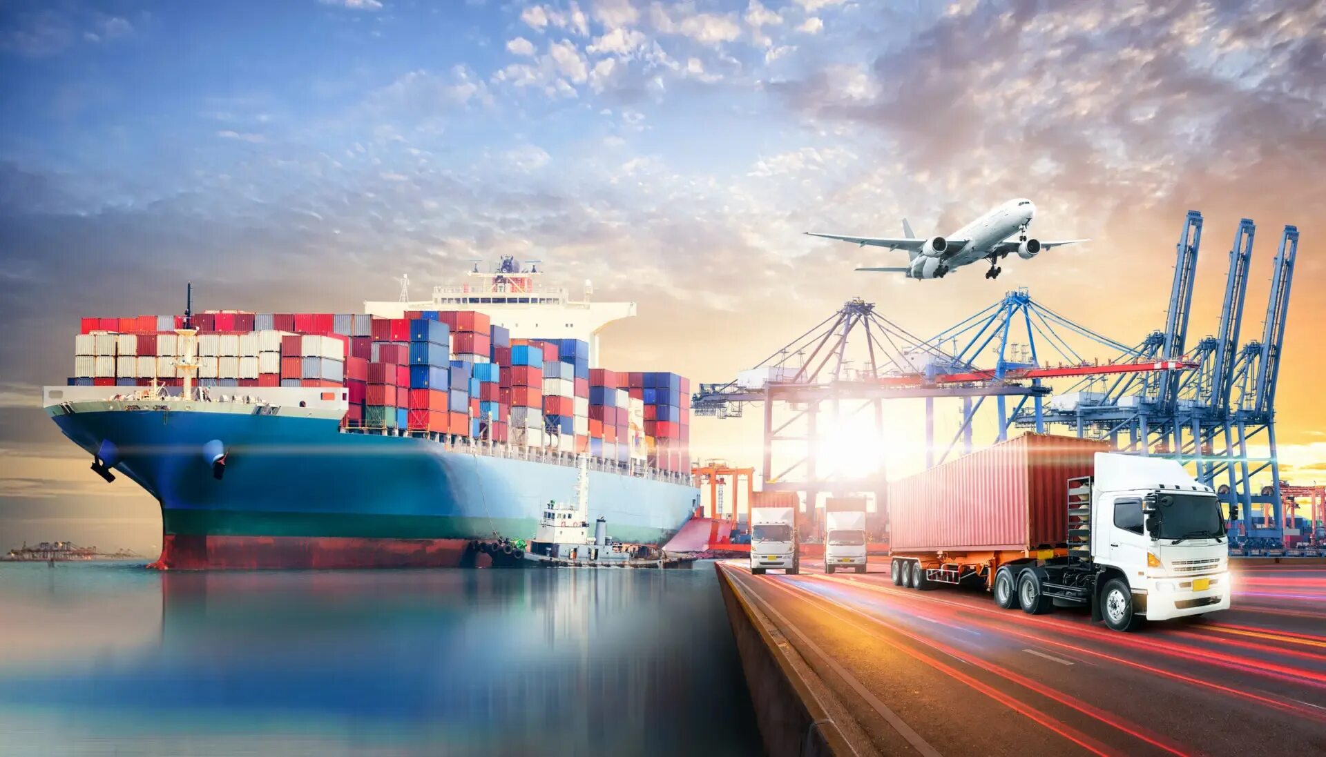 Грузоперевозки фура. Cargo transportation background. Cargo transportation am. Мультимодальные грузоперевозки. International moving.