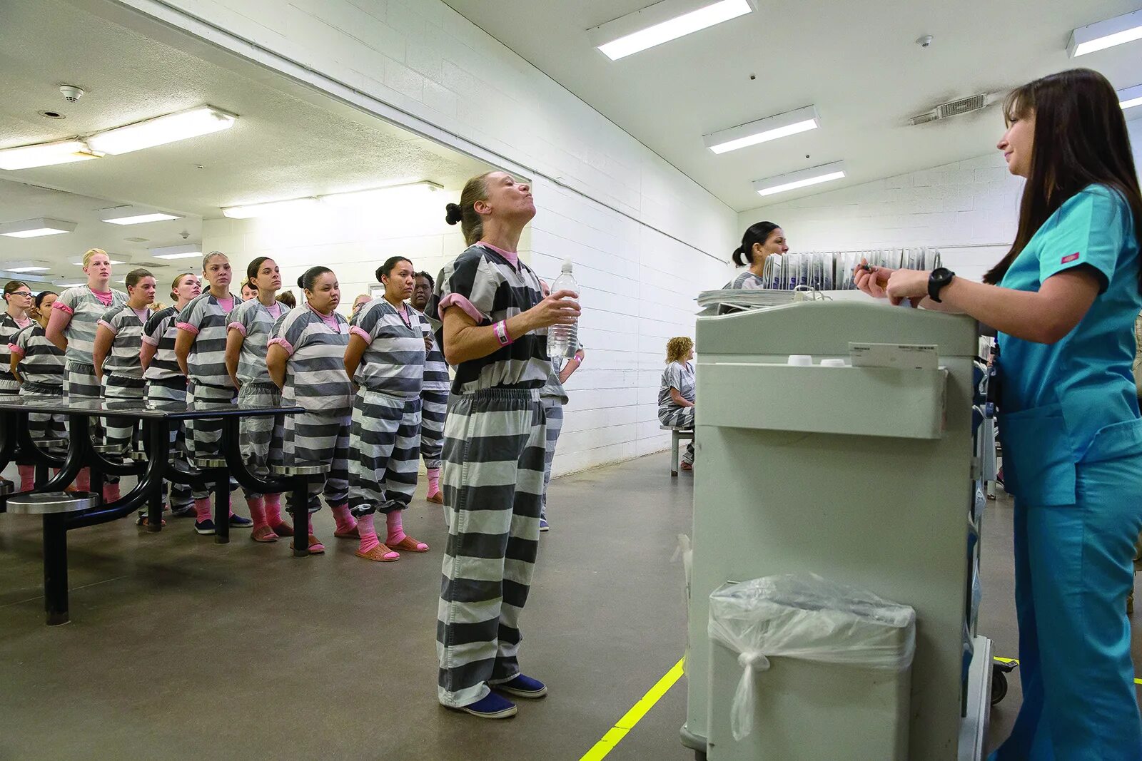 Про женских колоний. Женская тюрьма. Мордовия поселок явас женская колония ик2. Женщины заключенные. Туркменистан женская колония.