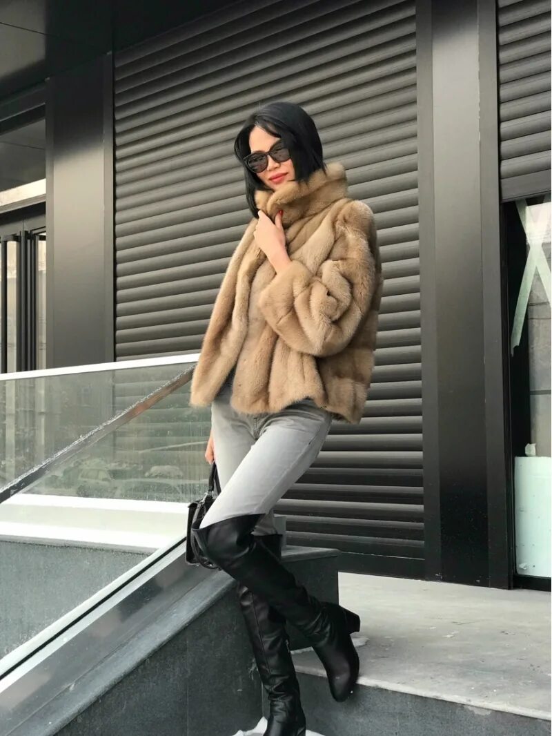 Норковая шуба поперечка трансформер воротник стойка графит. Норковая шуба донецк. Шуба норка графит поперечка. Магазин шуба донецк. Шубы донецк.