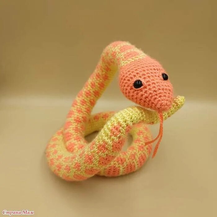 Игрушки амигуруми змея. Вязаная игрушка змея. Вязание змеи. Вязаная змея крючком. Вязание змеи.