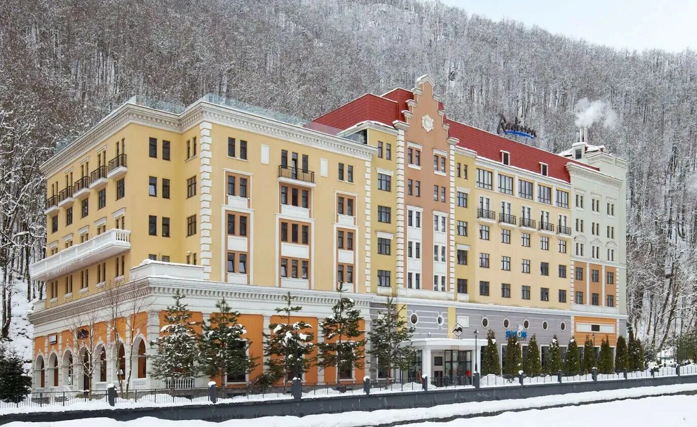 Отель рэдиссон сочи роза хутор. Инн сочи. Парк рэдиссон роза хутор. Рэдиссон роза хутор. Гостиница рэдиссон сочи роза хутор.