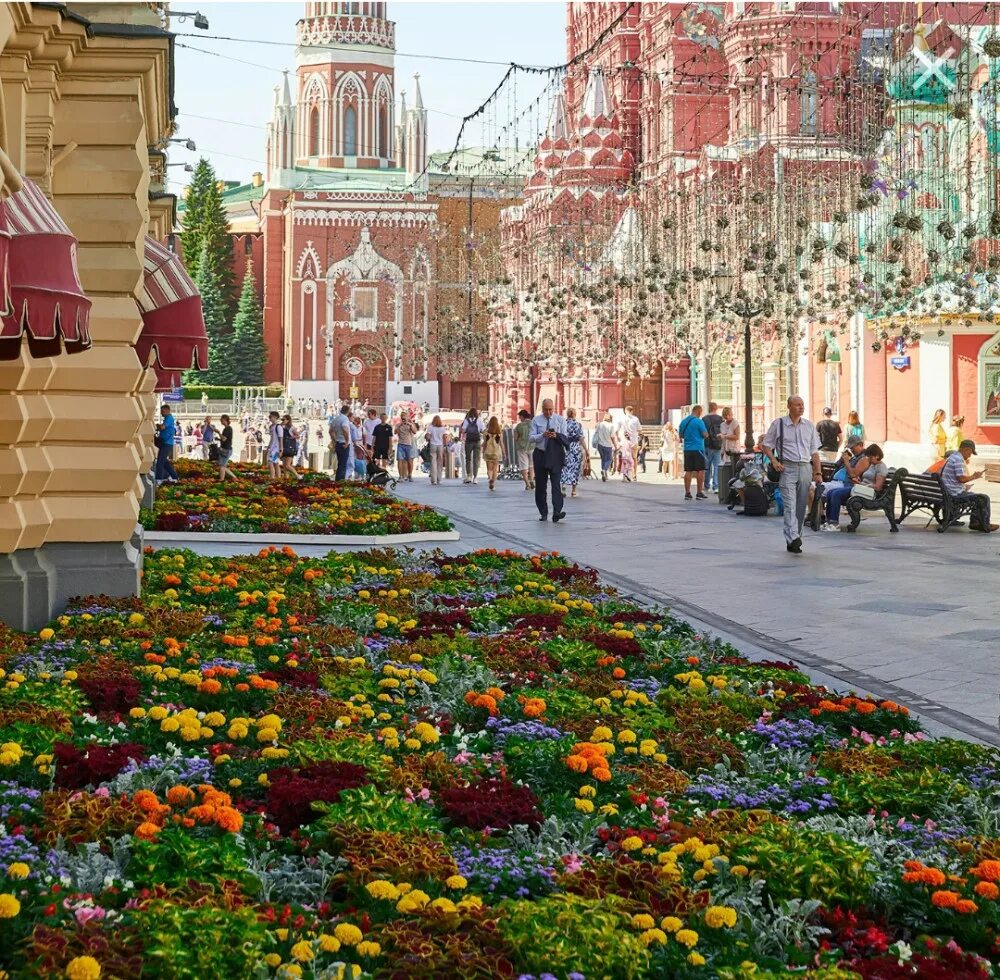 Цветы в ГУМЕ 2022. Фестиваль цветов в ГУМЕ 2022. ГУМ Москва 2022. Фестиваль цветов в Москве 2022 на красной площади.