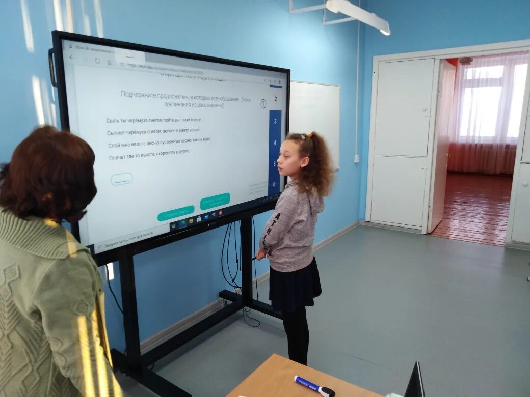 Интерактивная панель для школы. Интерактивная панель на уроке. Комбинированная интерактивная панель. Возможности интерактивной панели в школе.