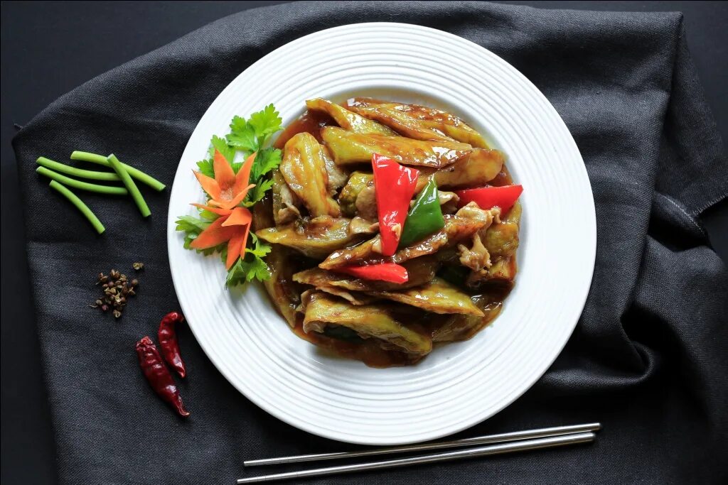 баклажаны с мясом. свинина с баклажанами. свинина кабачки баклажаны. блюда со свининой. баклажаны со вкусом рыбы.