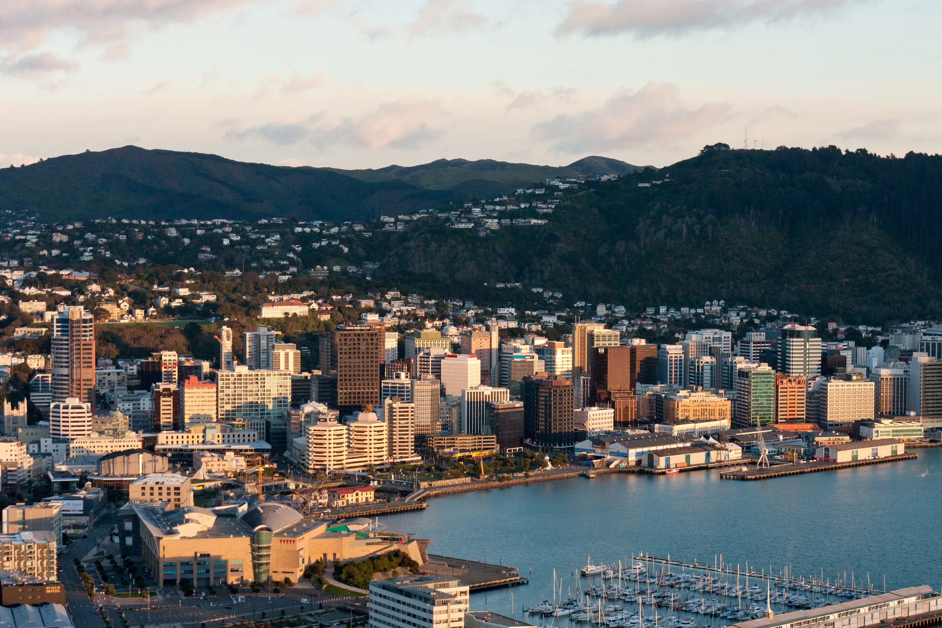 Wellington new zealand. Веллингтон (новая Зеландия). Столица Зеландии Веллингтон. Новая Зеландия столица Веллингтон улицы. Города. Новая Зеландия Веллингтон Церковь.