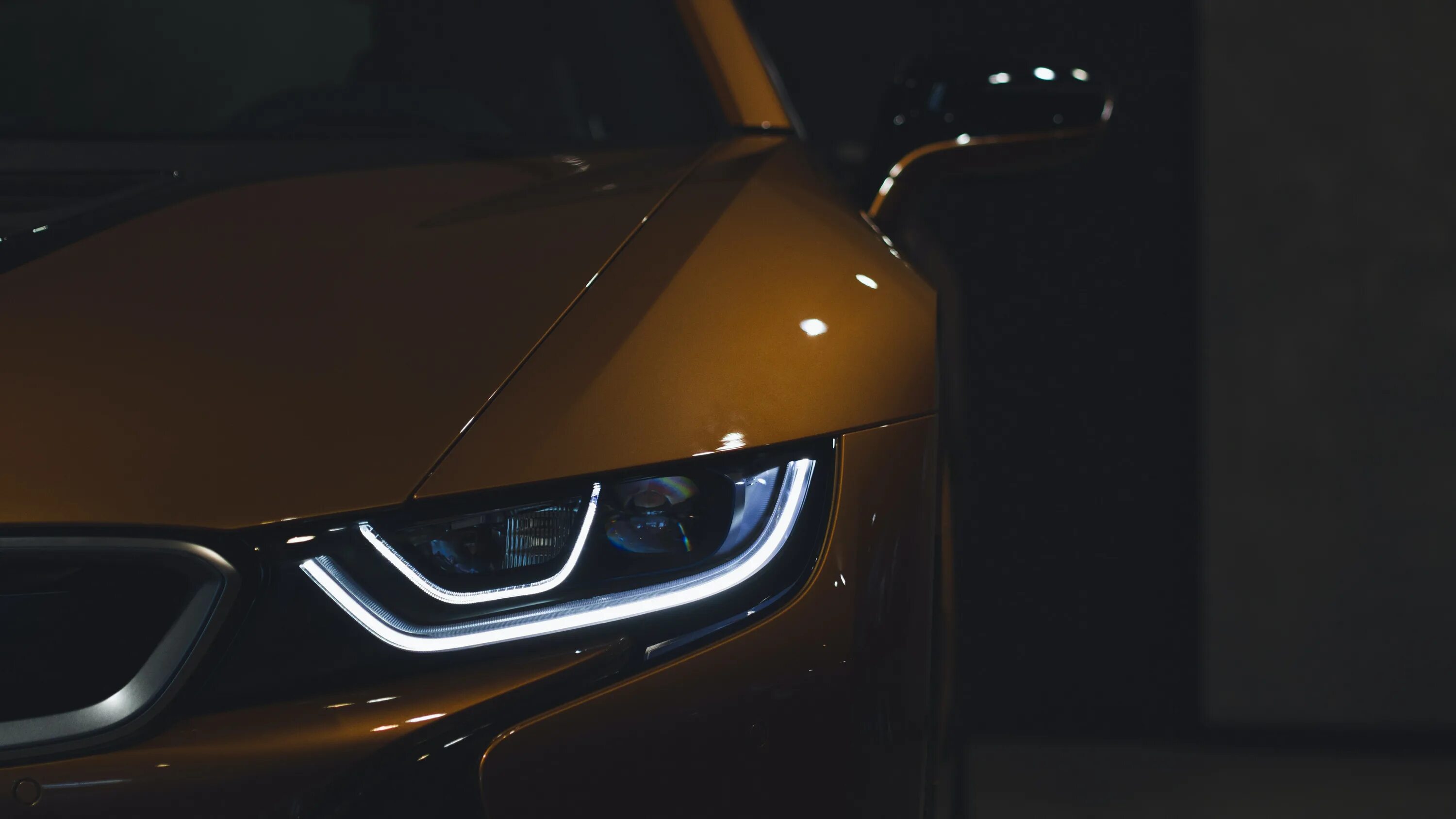 Свет фар ночью. Night scene passing car flashlights. Lxrdofdoom. Фары в темноте. Свет автомобильных фар.