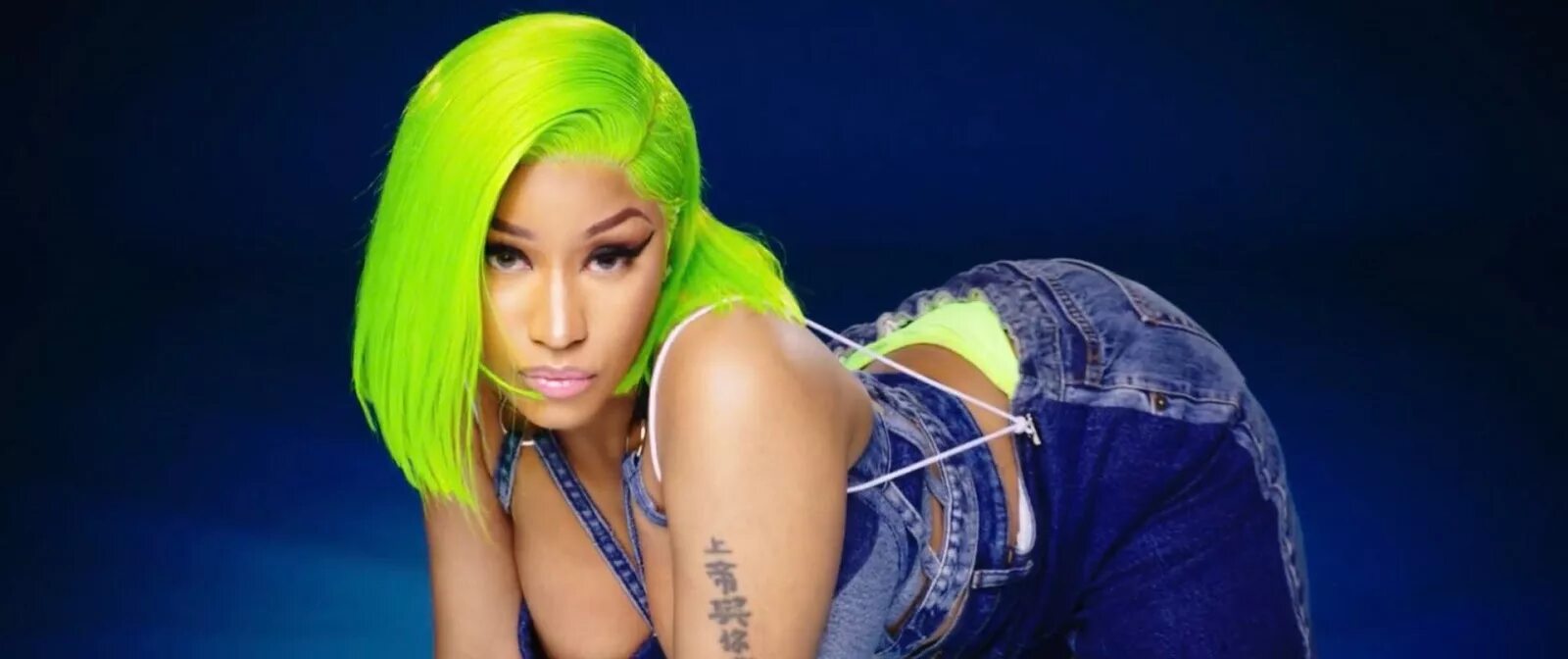 Drake lil wayne nicki minaj клип. Ники минаж волосы. Включи песню ники. Ники минаж супер бас текст. Nicki minaj beam me up scotty transparent png.