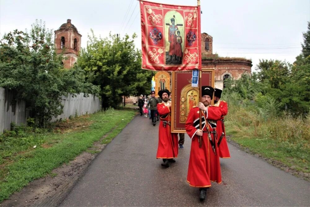 Царственных страстотерпцев ясенево. Храм святых Царственных страстотерпцев Воронеж на Артамонова. Мужской монастырь в честь свв. Царственных страстотерпцев. Казачий храм в честь святых Царственных страстотерпцев.. Девушки станица Воронежская.