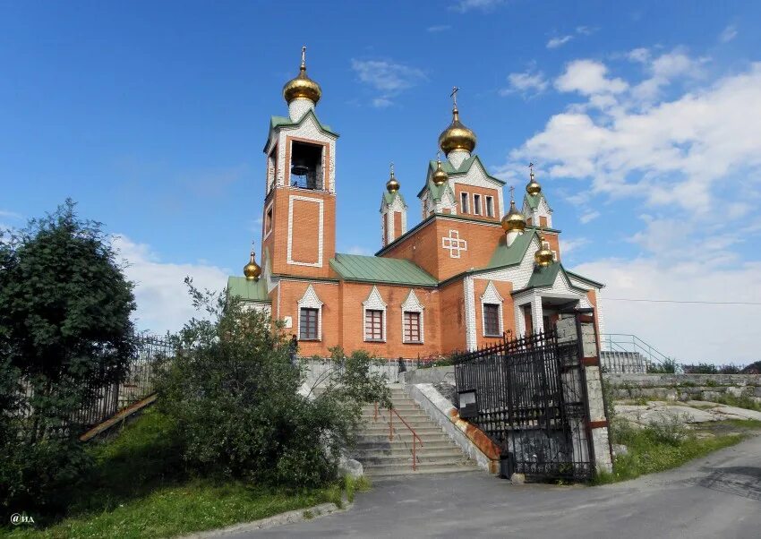 Храм Николая Чудотворца в городе Полярный. Храм Николая Чудотворца Мурманск. Александровск Мурманская область храм святителя Николая.