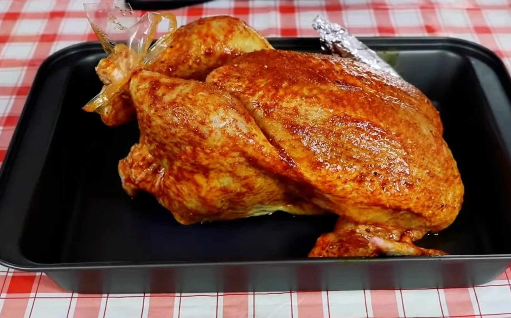 Курица в духовке целиком. Как приготовить курицу на соли в духовке целиком. Как снять мясо с курицы целиком для рулета. Когда обмазывать курицу в духовке целиком.