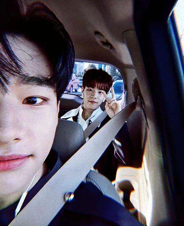 Хван хенджин и ли минхо. Kim seungmin. сынмин и хенджин. сынмин stray kids 2025.