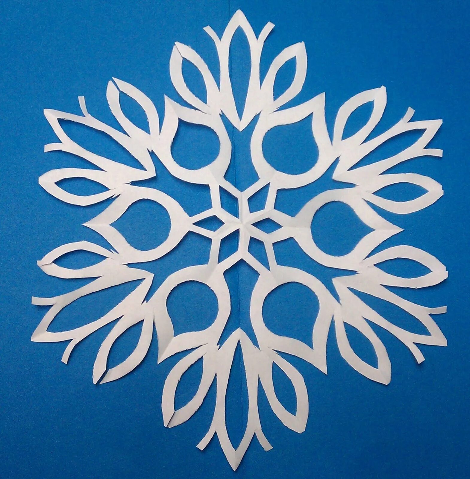 открой снежинки. снежинки из бумаги. красивые снежинки. снежинка объемная. ажурные снежинки.