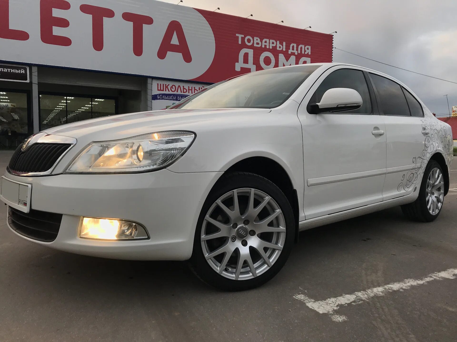 Skoda Octavia a5 r17. Octavia a5 диски r17. Skoda Octavia, 2012 диски.