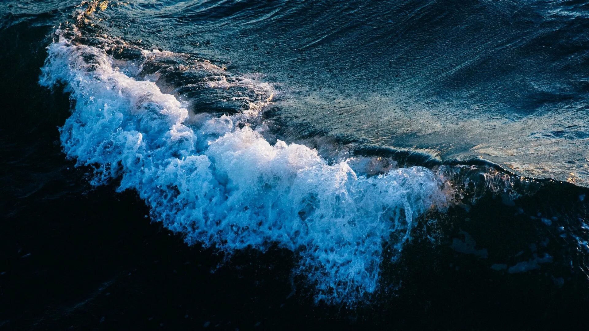Атлантический океан шторм. Море шторм. Заставка на рабочий стол волна. Море волны шторм. Обои на телефон волна