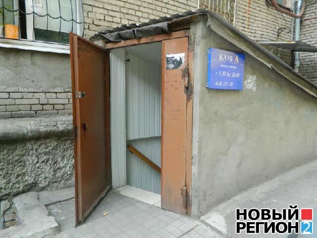 Проект винного погреба. Магазин в подвале жилого дома. Полуподвальные магазин. Магазин в подвале жилого дома. Входная группа цокольного этажа.