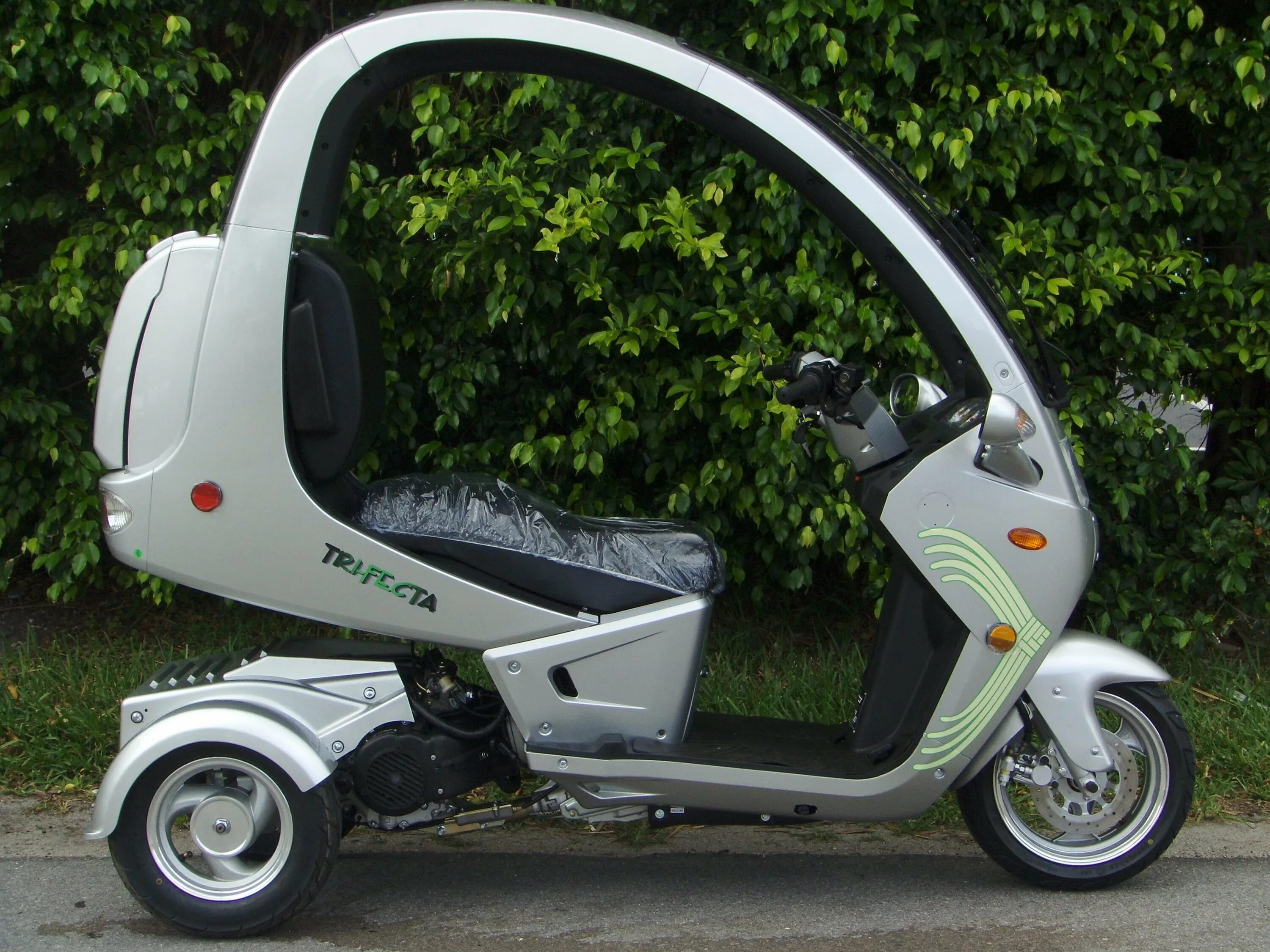 Электрический трехколесный скутер Honda