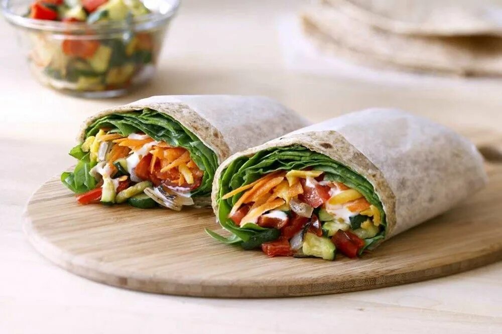 Врап это. Wrap panst. Сочная шаурма. Врап с курицей. Сэндвич ролл с тунцом.