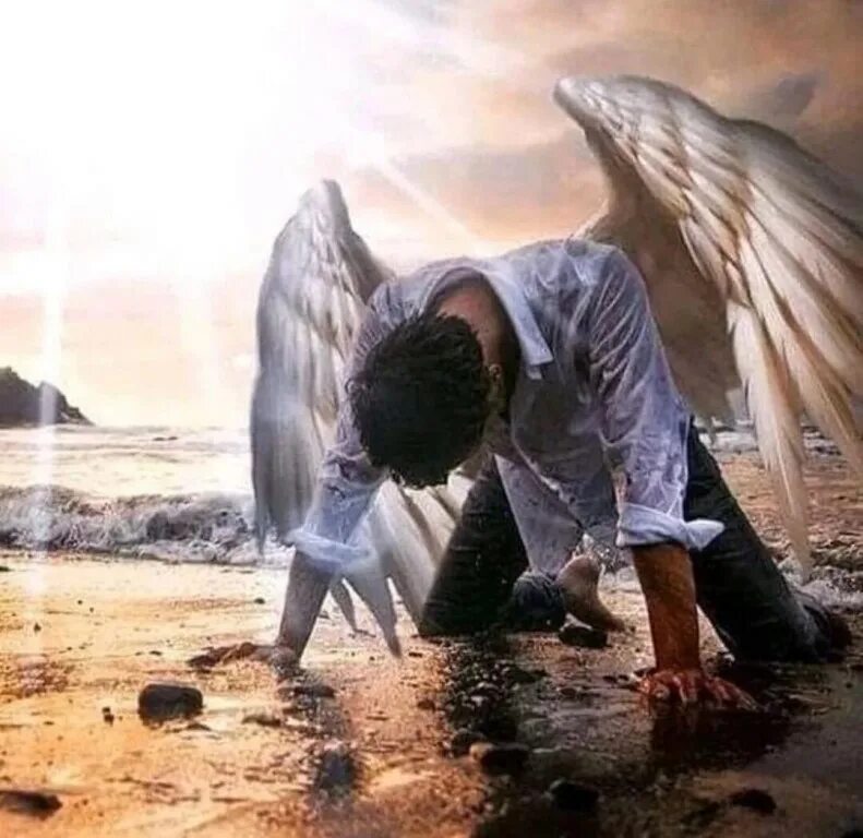 Ангелы мечтают. Одинокий ангел. Мужчина с крыльями ангела. Люди и ангелы.