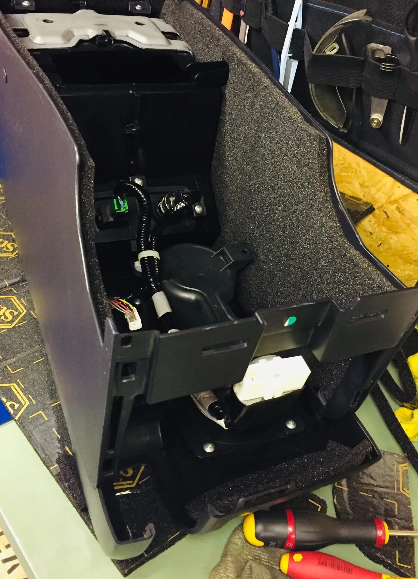 Система воздуховод в салоне ford ecosport. Туннель ленинабад. Тоннель метро станция фрунзенская. Туннель разбор. Система воздуховод в салоне ford ecosport.