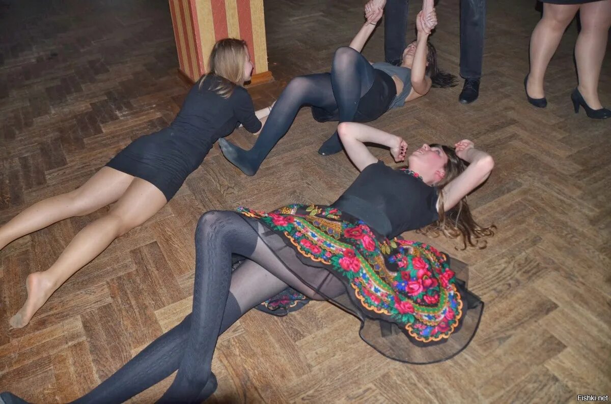 Пьяные женщины на корпоративах. Пьяные девушки на корпоративе. Пьяные девушки на корпоративе. Девушки на корпоративн. Пьяные девушки на корпоративах.