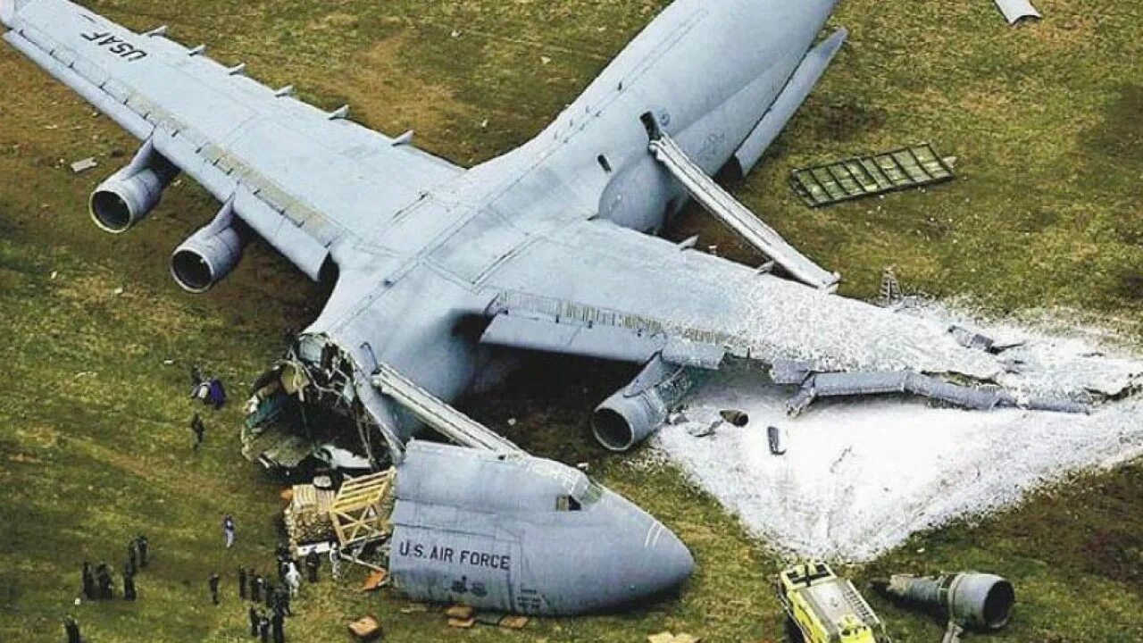 C 5 Galaxy crash.. Катастрофа ил-62 под Москвой. Lockheed c-5 Galaxy катастрофа. Крушение Lockheed c5 Galaxy. Авиакатастрофа air