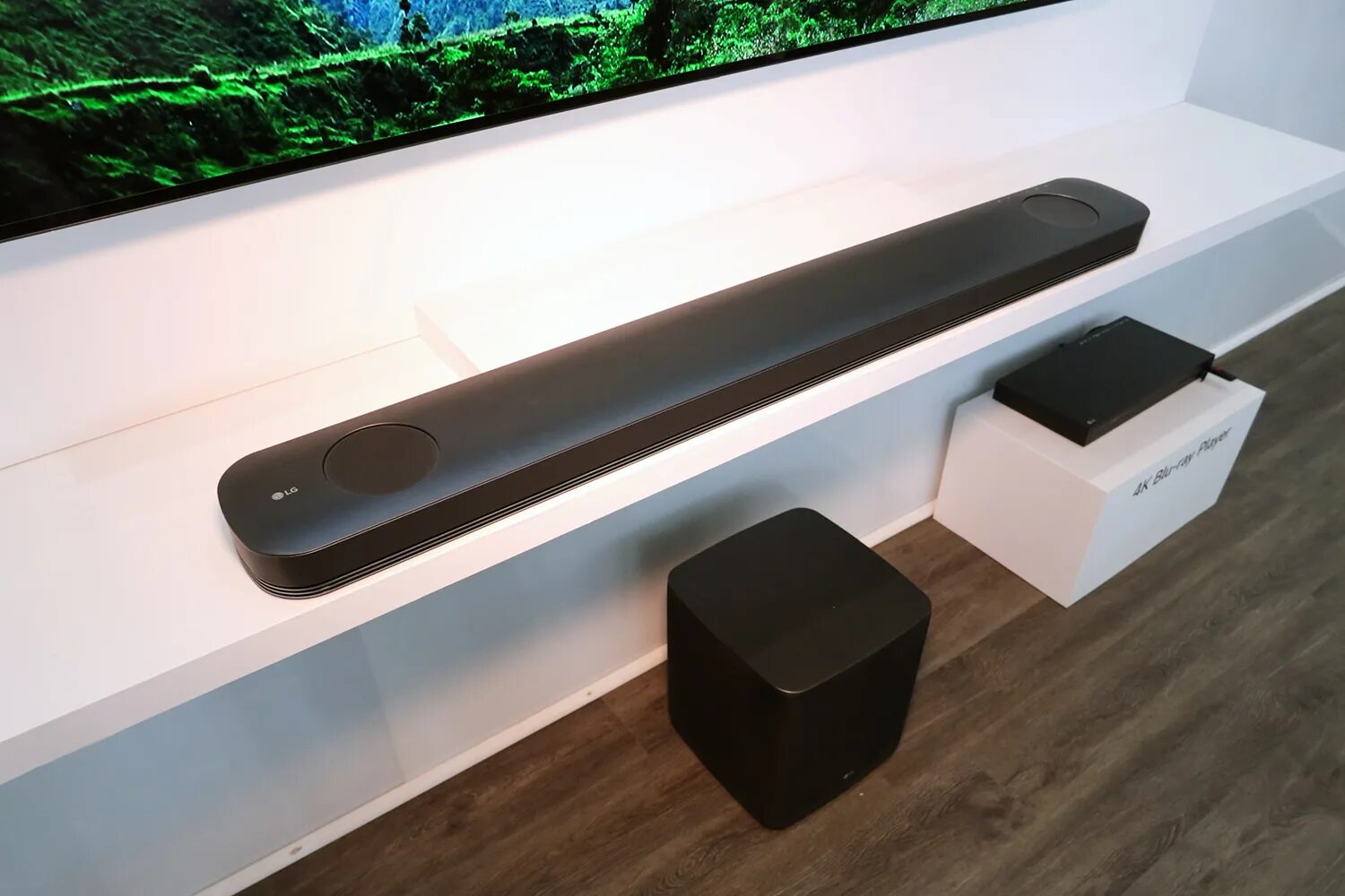 Саундбар атмос. Саундбар lg sj9. саундбар dolby atmos. саундбар lg 2017. lg hts саундбар.