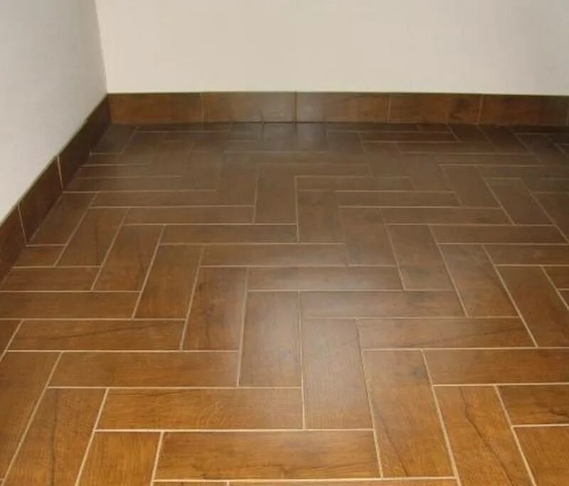 Ламинат под плитку. Прямоугольная плитка по диагонали. Укладка керамогранита на пол. Плитка под паркет елочкой. Укладка напольной плитки по диагонали.