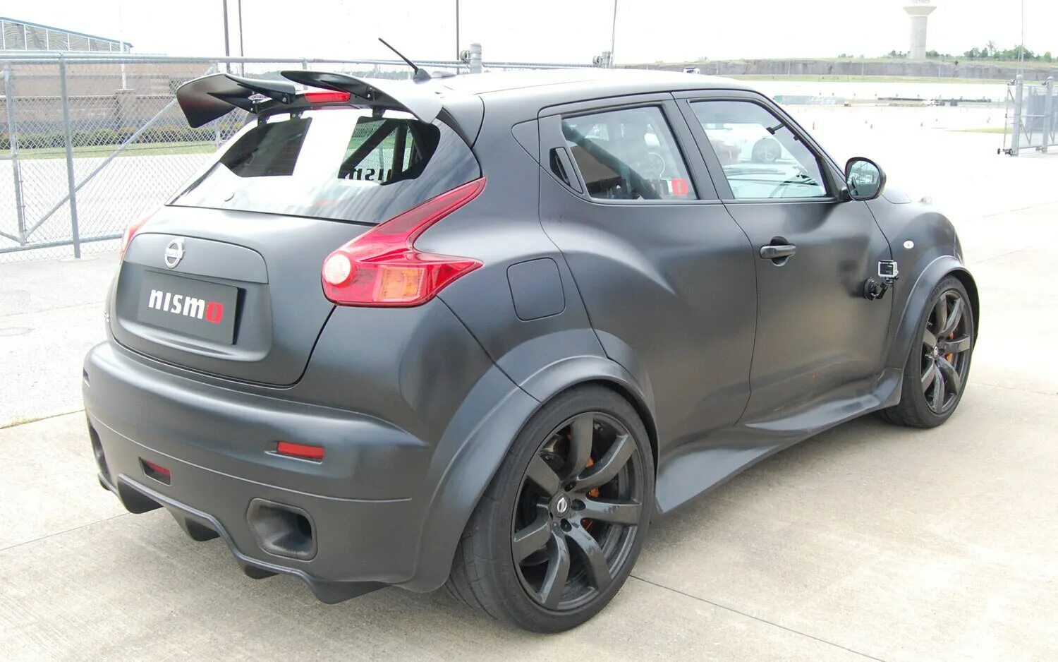 Диски nissan juke r17. Nissan juke r17. Nissan juke диски r18. Nissan juke черные диски. Ниссан джук r17.