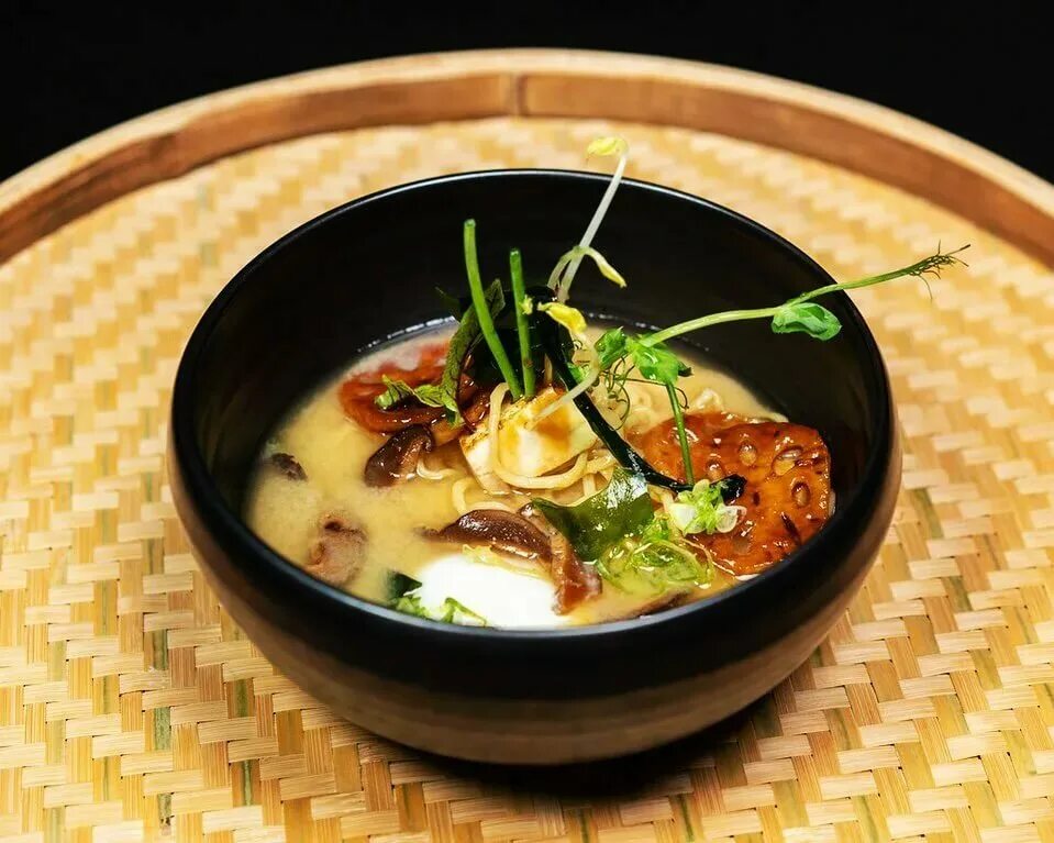 Классический рамен с курицей. Классический рамен с курицей. Еда японии рамен. Суп рамен. Гюдон рамен.