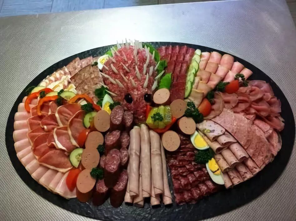 Мясная нарезка фото в домашних условиях �деи оформления мясной нарезки Домохозяйка Идеи для блюд, Сервировка блюд, Еда
