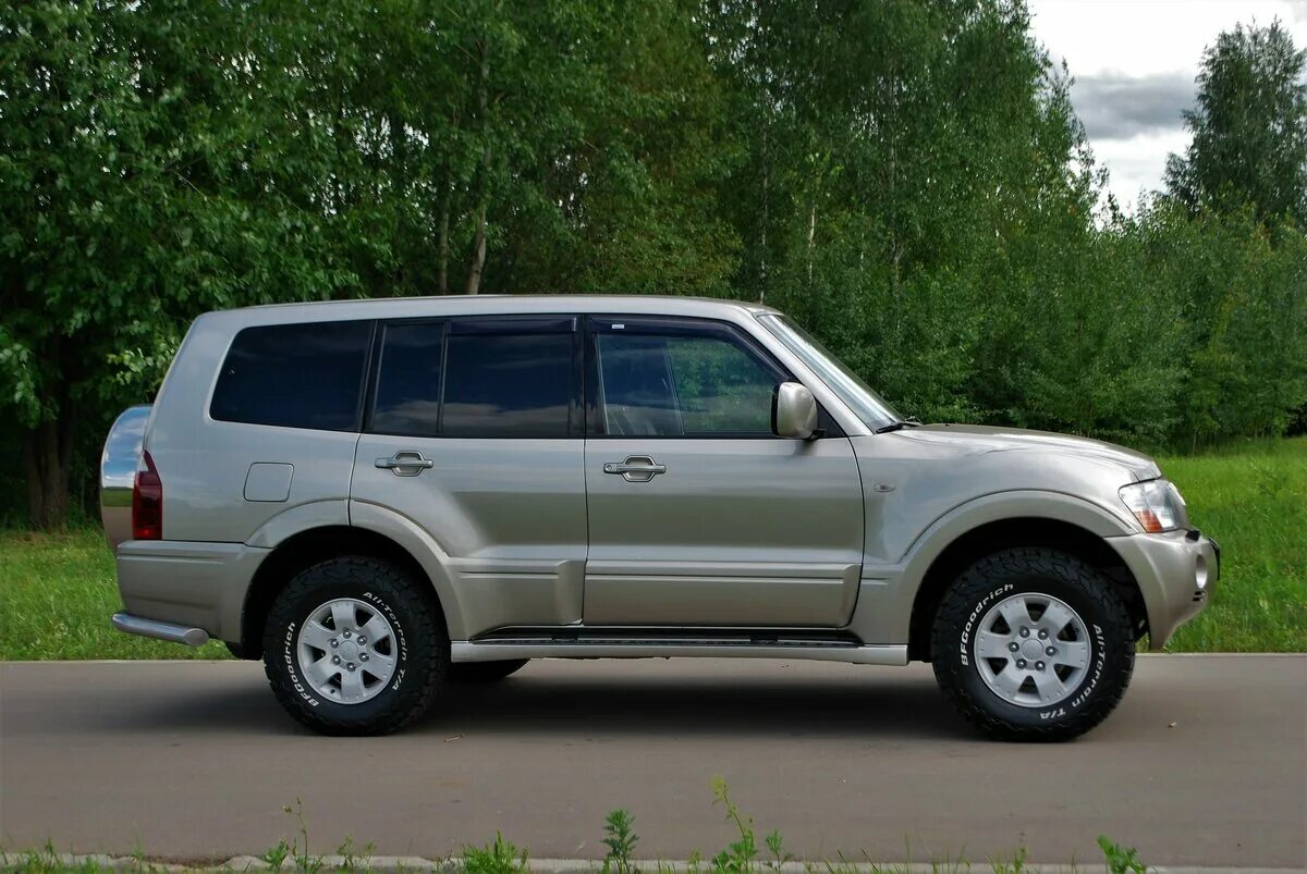 Паджеро 3 3.2 дизель купить. Mitsubishi Pajero 3. Mitsubishi Pajero 3.2. Митсубиси Паджеро 3 3.2 дизель. Mitsubishi Pajero 3.5 2010.