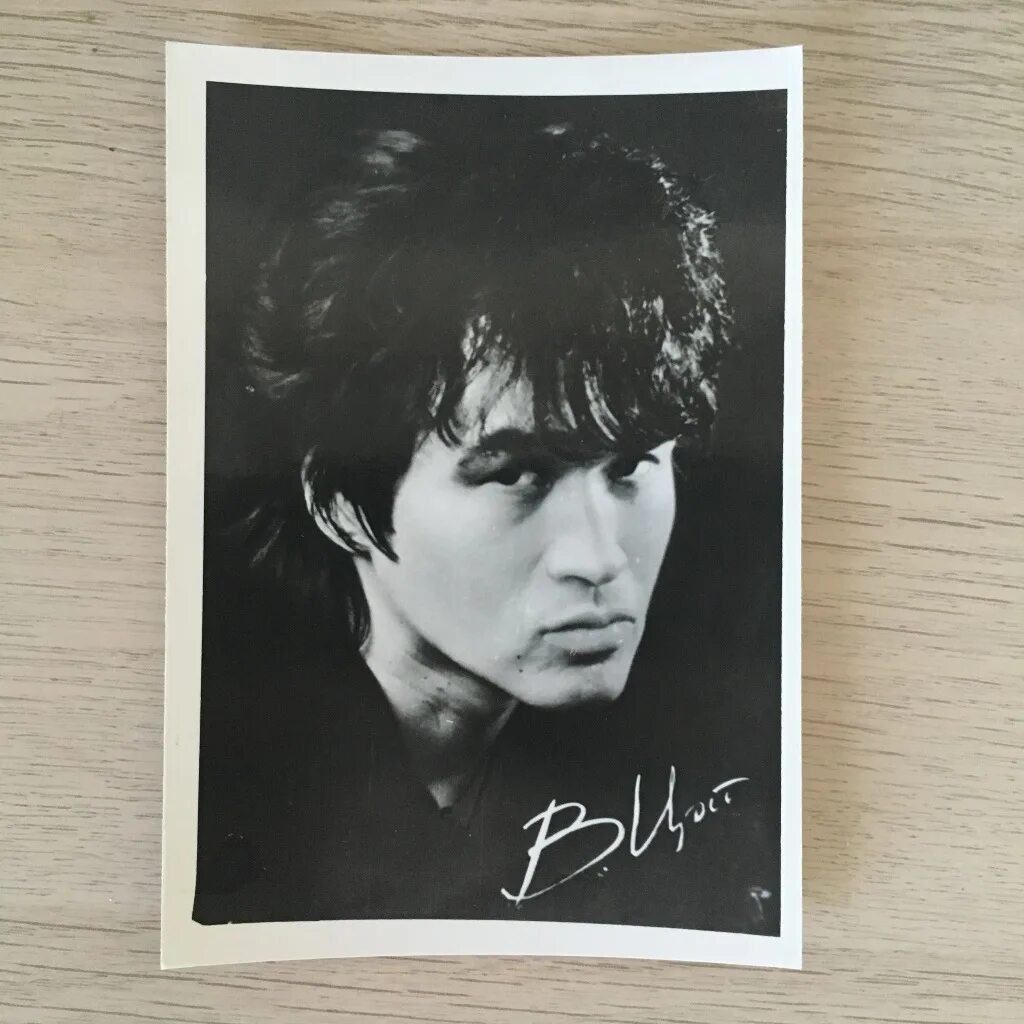 фанатки виктора цоя. виктор цой 1991. виктор цой группа в 1990. группа кино цой. виктор цой 1985.